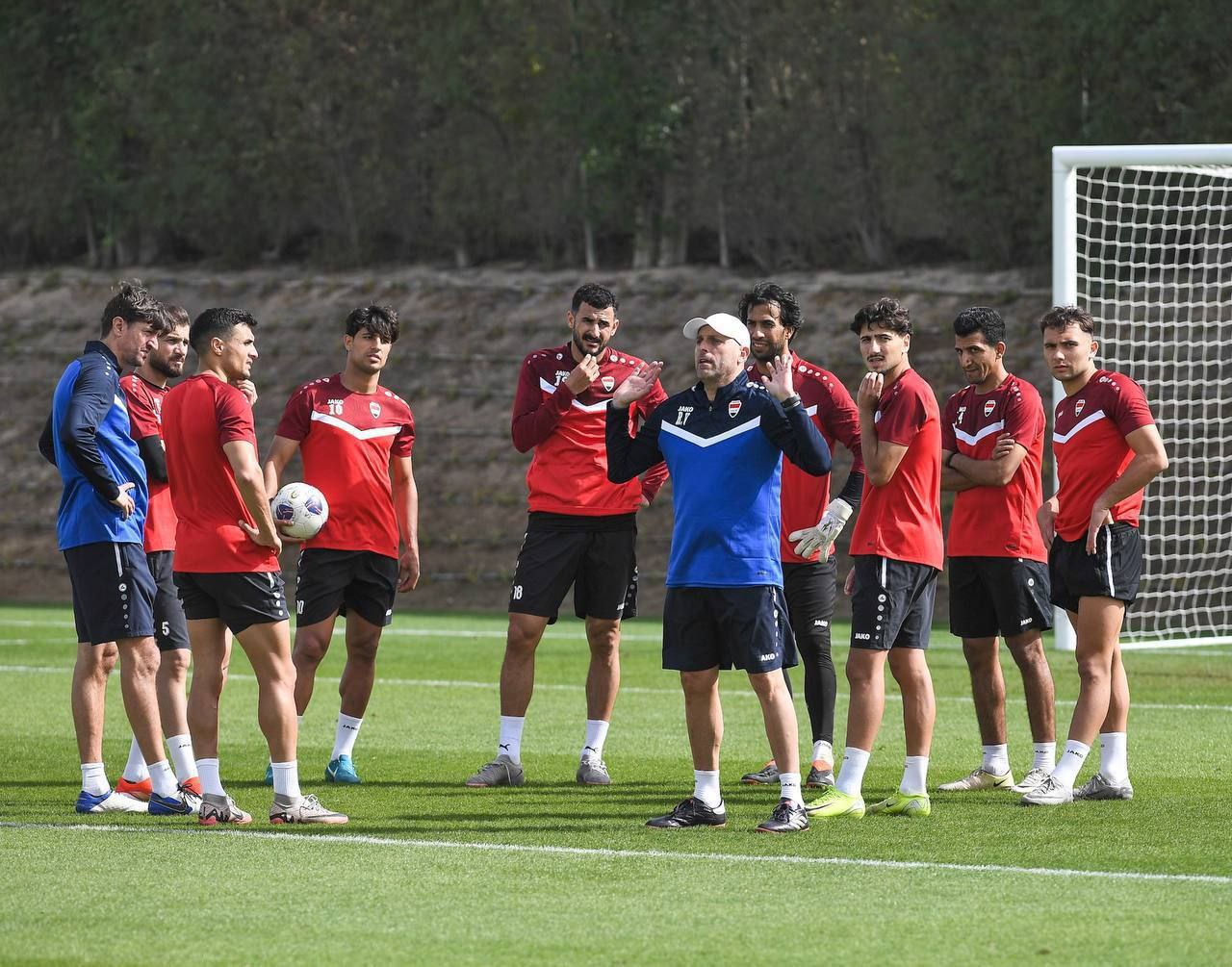 بالصور | المنتخب الوطني العراقي يكثف تدريباته ضمن معسكره في الدوحة تحضيراً للمشاركة في خليجي 26 في الكويت.