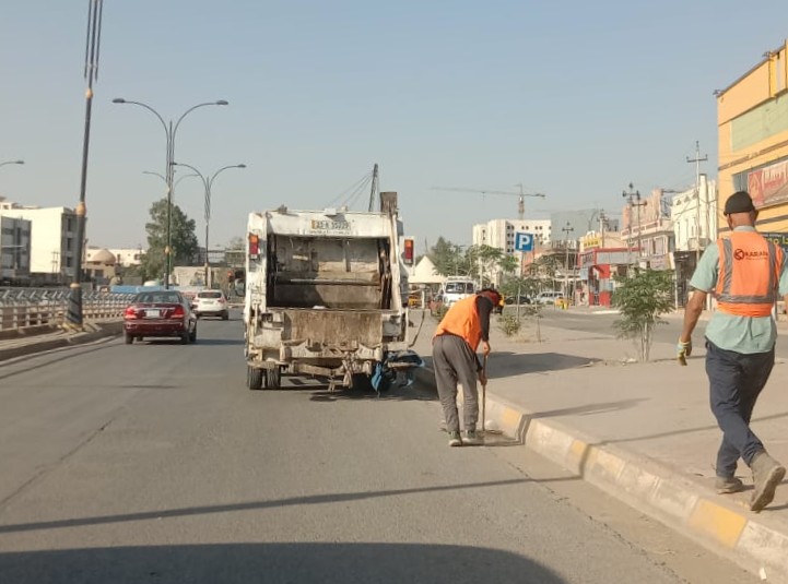 استمرار عمليات التنظيف في جميع قطاعات بلدية كركوك .