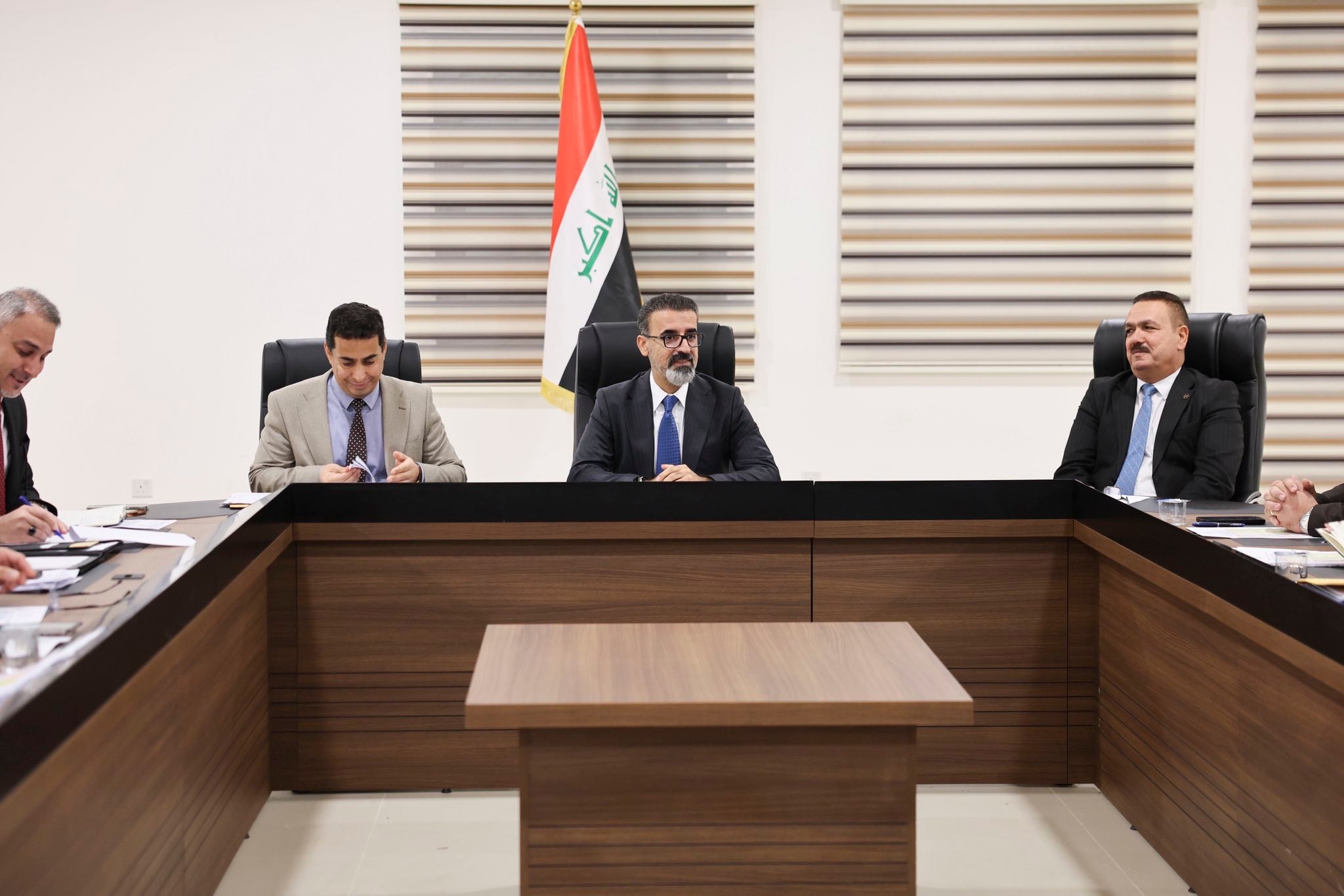 محافظ كركوك ريبوار طه يترأس أجتماع لجنة مناقشة آلية فك ارتباط الدوائر التابعة لوزارة الاعمار و الاسكان و البلديات العامة. تنفيذاً للبرنامج الحكومي