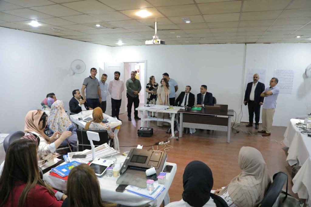 معاون رئيس الادارة الانتخابية يزور مكتب السليمانية الانتخابي