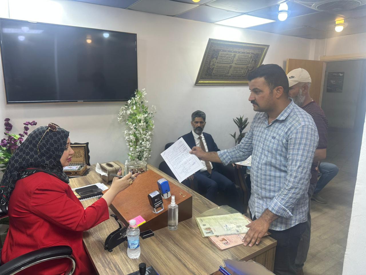في إطار الدور الرقابي عضو مجلس بغداد رياض العقابي يزور دائرة ضريبة بغداد الجديدة ويطلع على الخدمات المقدمة للمواطنين بغداد. نامق الشمري