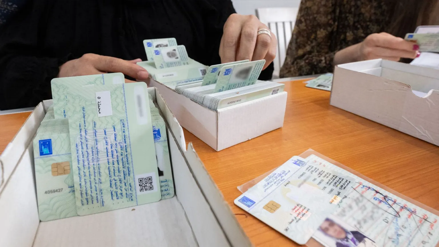 المفوضية: الوجبة الأولى من بطاقات الناخبين تصل قريباً.. وسيتم تحديد موعد لاحق لتوزيعها