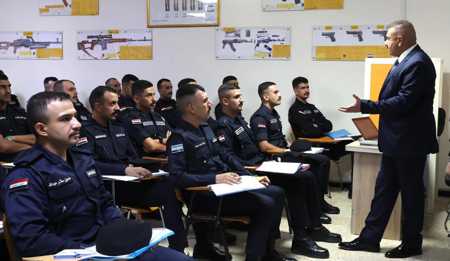 وزير الداخلية يتفقد معهد الاستخبارات والتحقيقات الاتحادية ويتابع تطور الدورات التخصصية