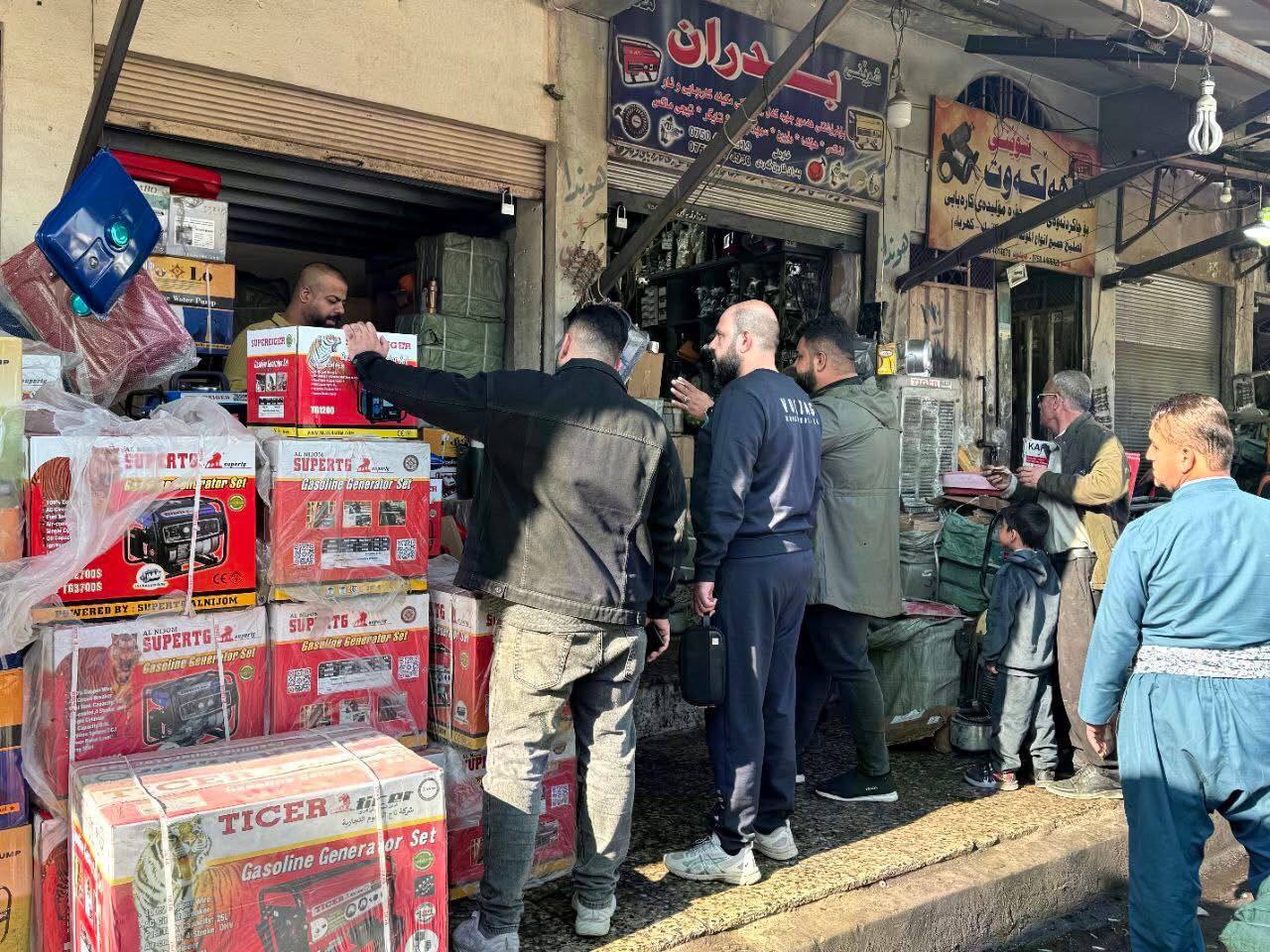 بالصور اقبال واسع من قبل المواطنين على صيانة وشراء المولدات الصغيرة نتيجة الانقطاع المتكرر في الطاقة الكهربائية بمحافظة اربيل