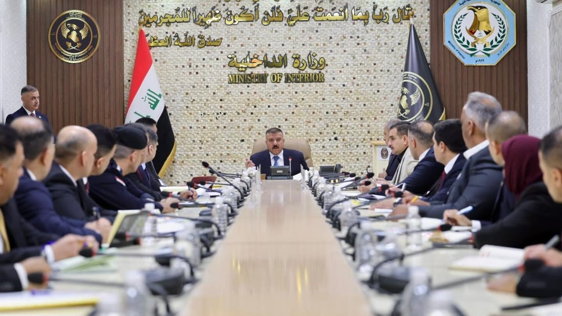 وزير الداخلية يبحث استحداث شعب جديدة لتعزيز مكافحة الجرائم المعلوماتية