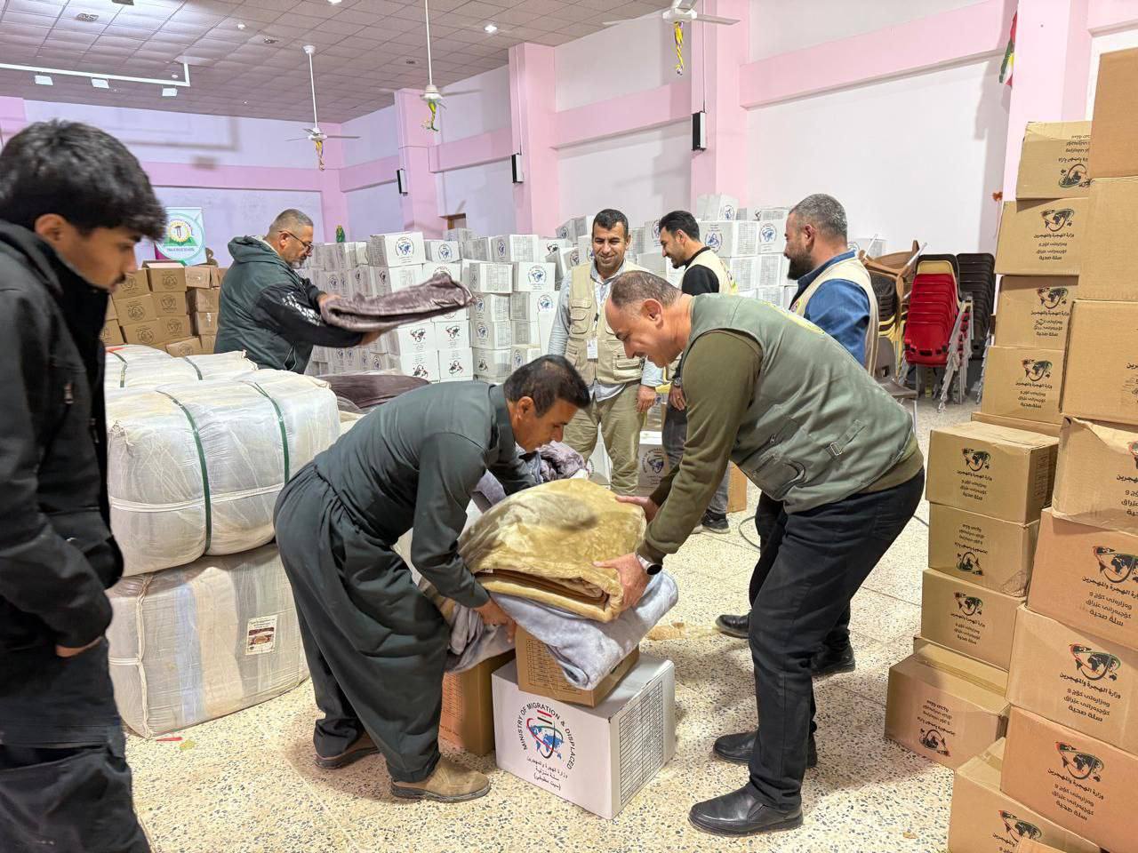 🔴 الهجرة تعلن توزيع 3 آلاف سلة غذائية وصحية ومنزلية لإغاثة الأسر المتضررة في جمجمال بالسليمانية