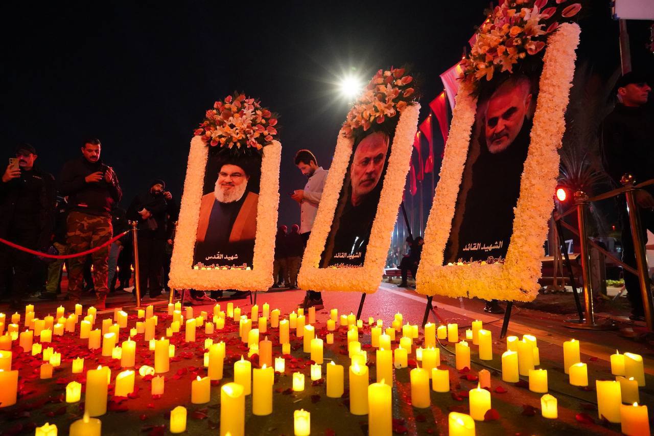 إيقاد الشموع قرب موقع العروج لقادة النصر تخليدًا لذكراهم واستذكارًا لتضحياتهم