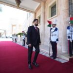 ▪️رئيس مجلس الوزراء علي فالح الزيدي يتسلم مهامه رسمياً رئيساً للحكومة وقائداً عاماً للقوات المسلحة خلال مراسم التسليم والاستلام مع رئيس الوزراء السابق محمد شياع السوداني